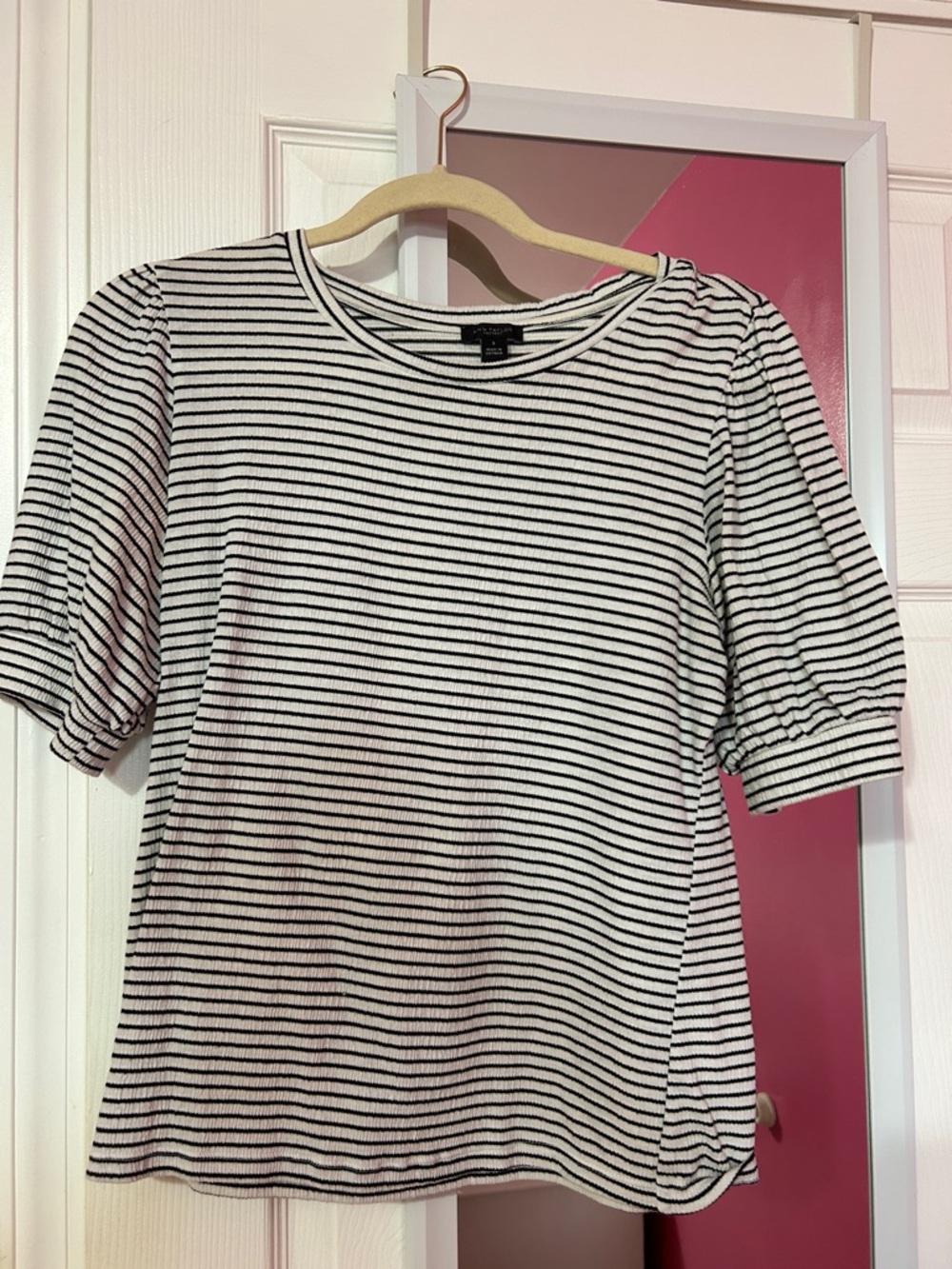 Ann Taylor Black & White Striped Puff Sleeve Tee